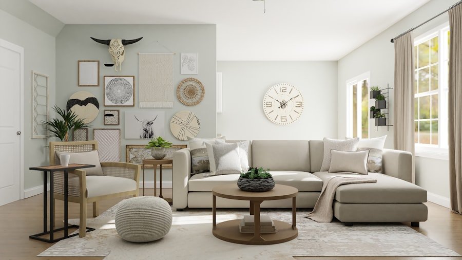 Sala neutra con sofá seccional beige, mesa de centro de madera y pared de galería artesanal