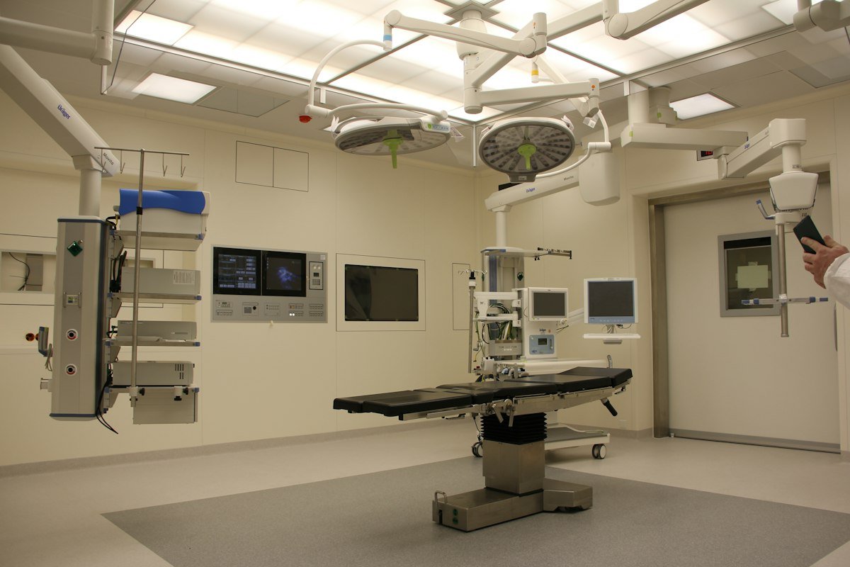 Equipo de imagenología de MedCare Clinic en la unidad de diagnóstico
